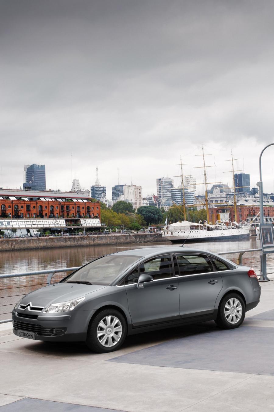  Citroen C4 Sedan 2008 года  (фото 15 из 75)